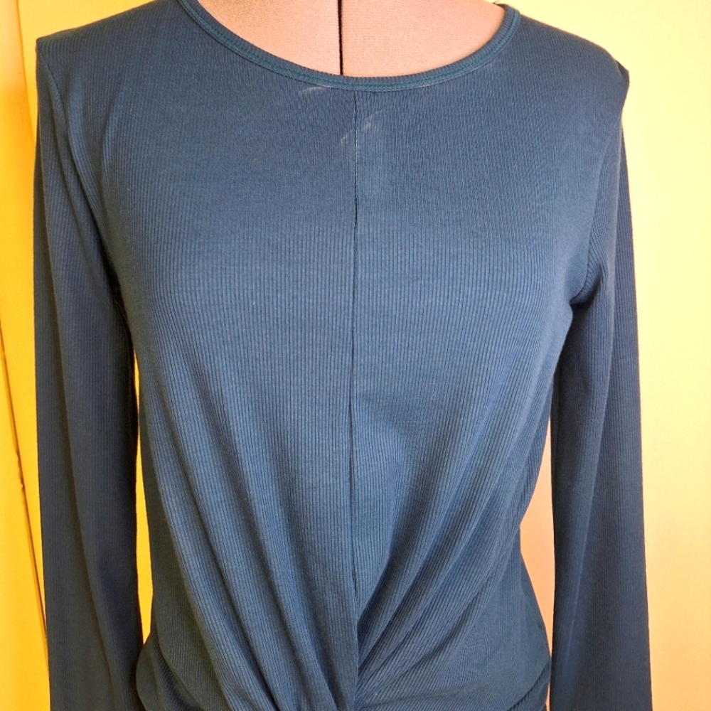 All in Motion  Green Top.      Size Med